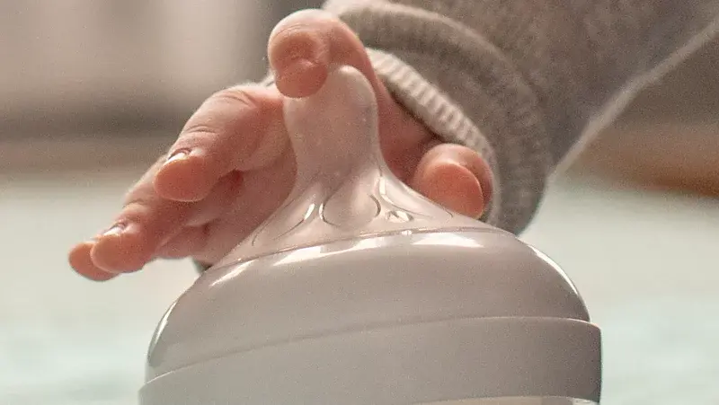 Philips Avent Doğal Tepkili Cam Biberon 240 Ml 3-6 Ay SCY933/01